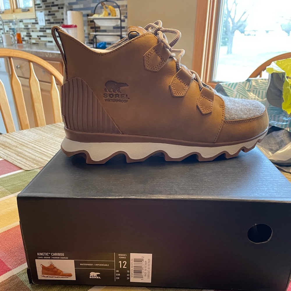 NWT Kinetic Caribou Sorel bootie- sz 12